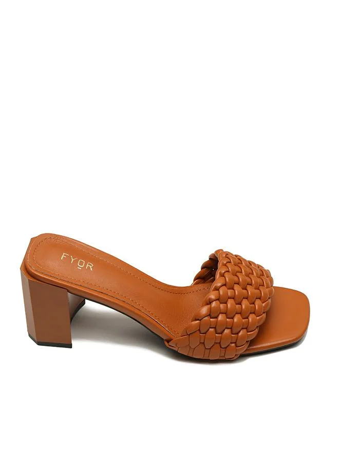 فايور Hand-Woven Statement Mule CMJ 10